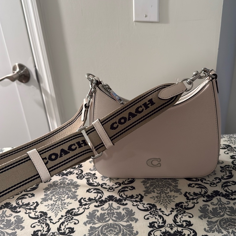 Coach hobo Crossbody in color chalk